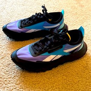 Reebok classic size mens 9.5 , wore couple of times , in good condition.